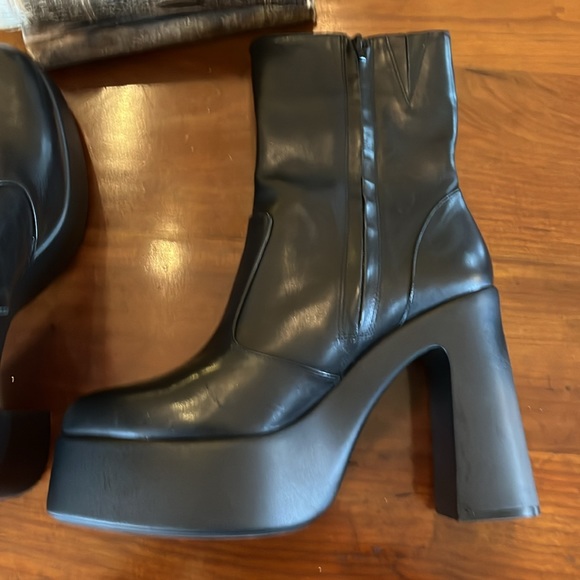 Gianni Bini Levi Tate Leather Platform Black Mid Boots - Picture 7 of 11